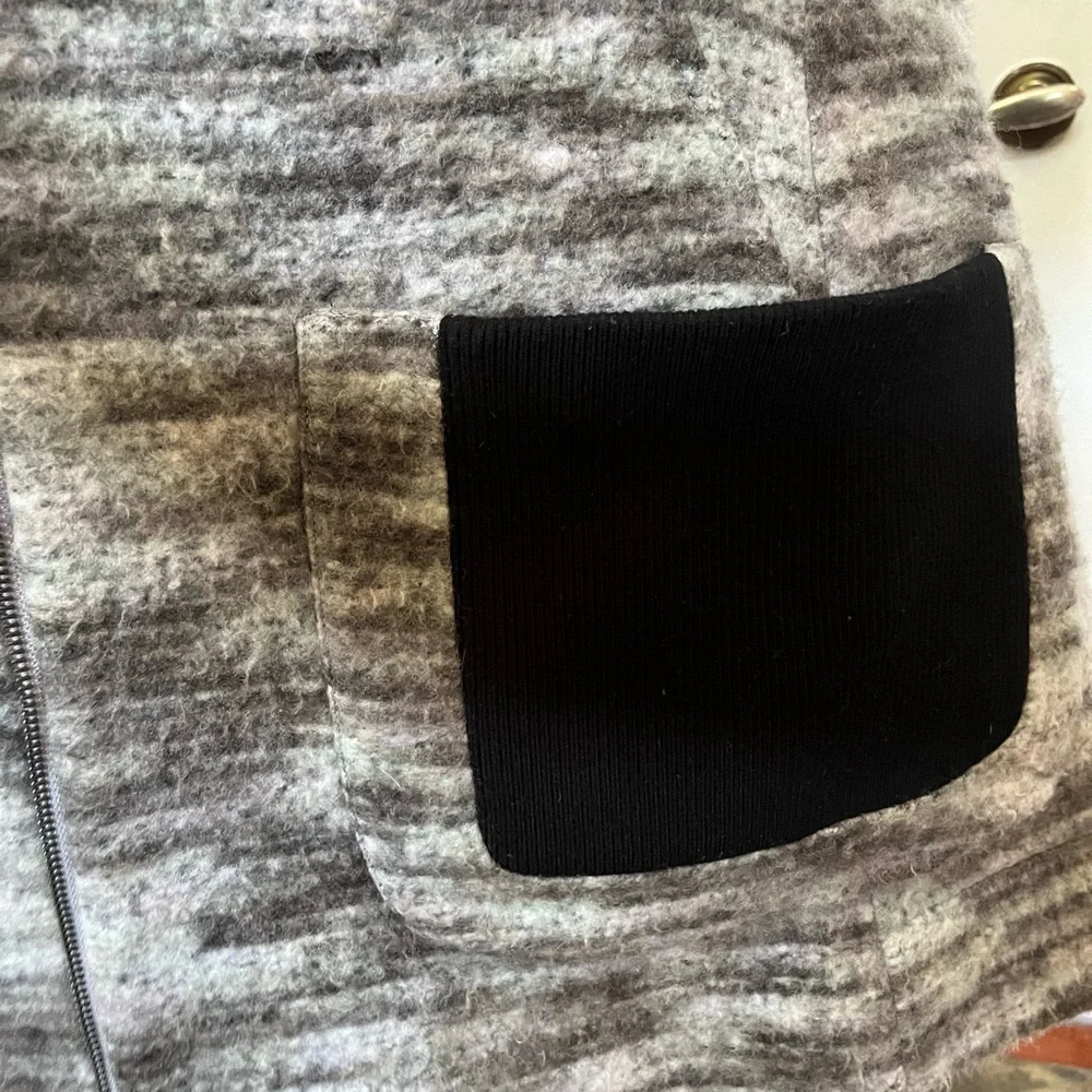 Misha Nonoo XS long vest sleeveless jacket black pockets and collar green gray